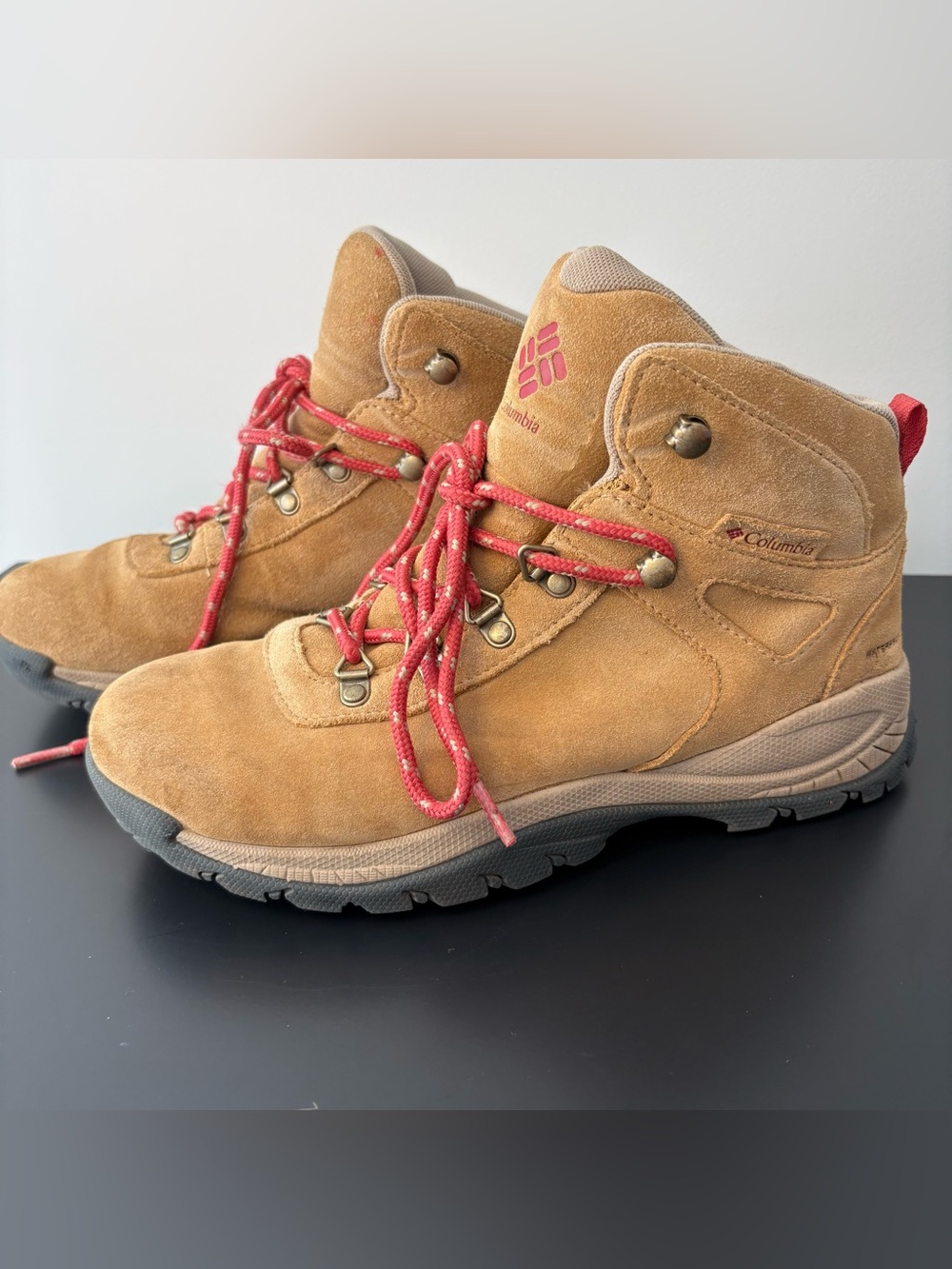 Columbia Women's Yoncalla Mid Waterproof hiking boots 🥾